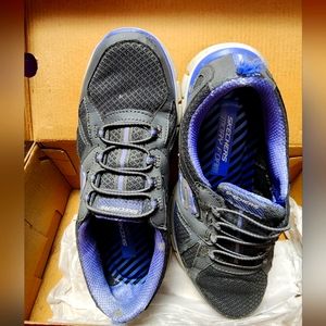 Skechers Memory Foam Size 6.5 Walking Shoes Womens